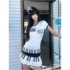 Light Asian style V neck shoulder short sleeved T shirt for women s summer new style piano key note print tight waist cinching hot girl top trendy
