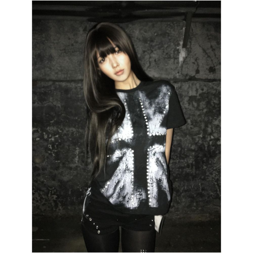 Y2k visual style short sleeved women s summer new item subculture print black shoulder short T shirt nail bead versatile top image 2