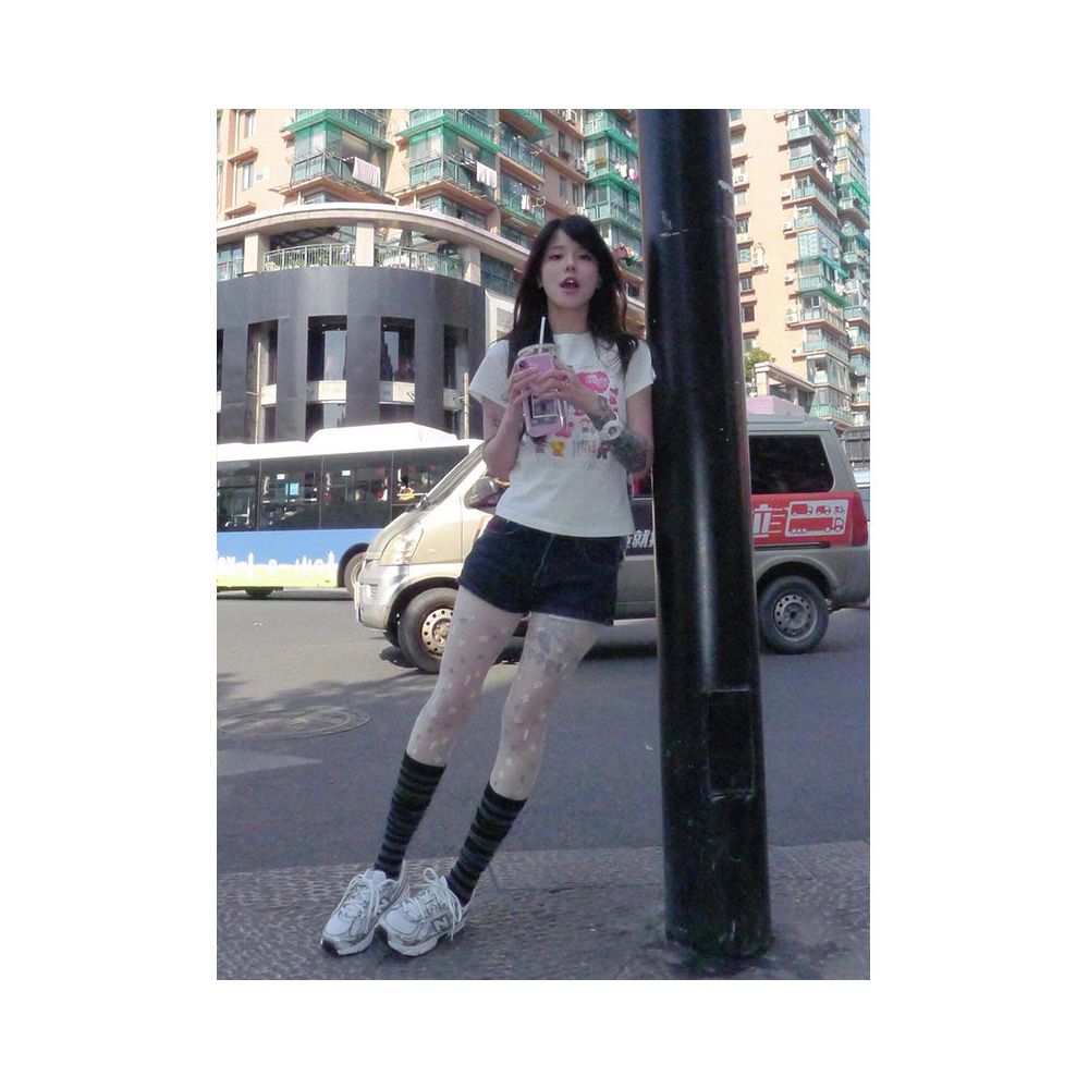 White round neck short sleeved women s summer new Kitty cat print versatile short T shirt slim fit and slimming short top image 3